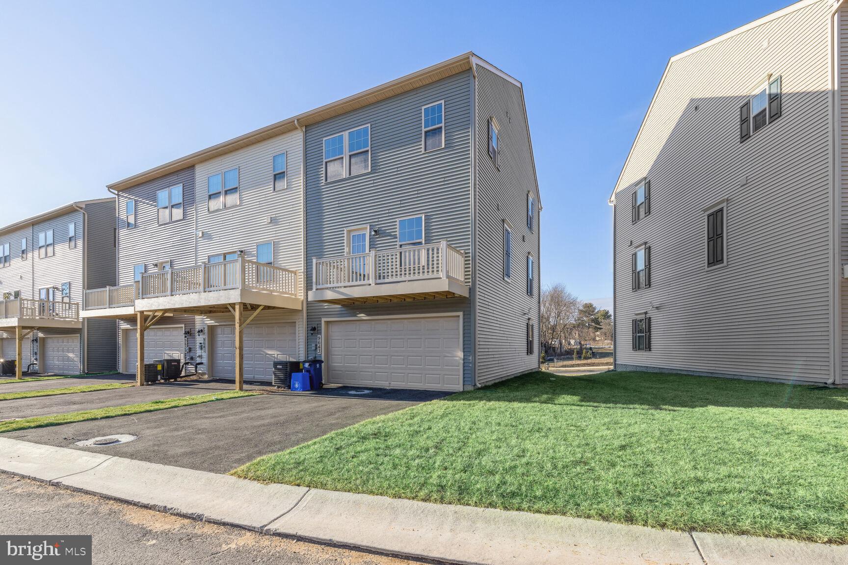 MONTGOMERY VILLAGE - Residential Lease