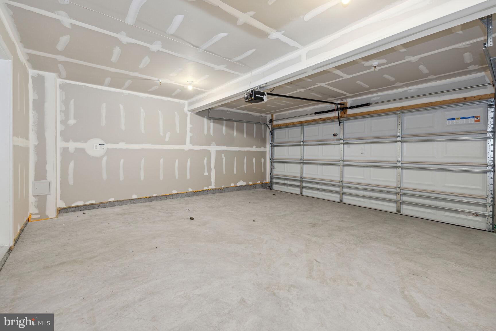 MONTGOMERY VILLAGE - Residential Lease