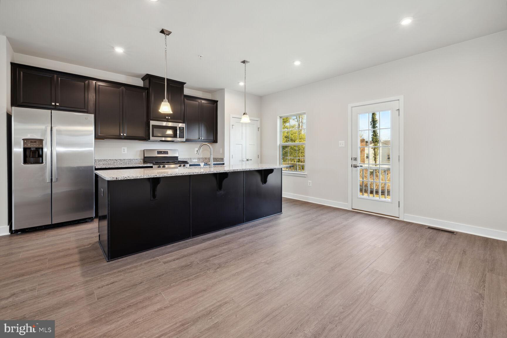 MONTGOMERY VILLAGE - Residential Lease