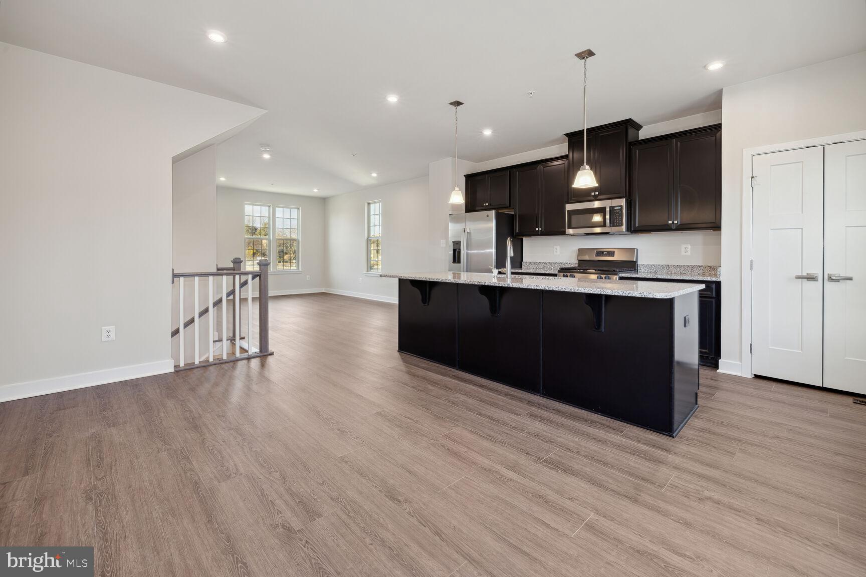 MONTGOMERY VILLAGE - Residential Lease