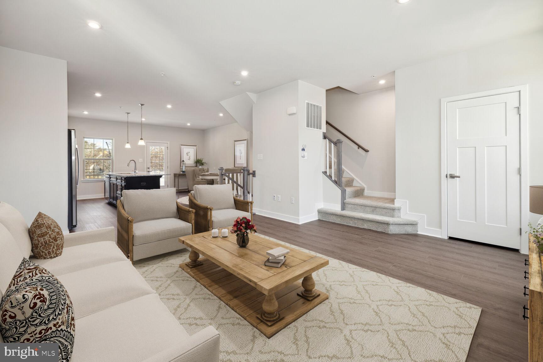 MONTGOMERY VILLAGE - Residential Lease