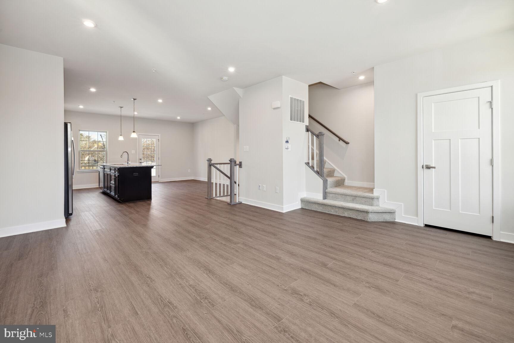 MONTGOMERY VILLAGE - Residential Lease