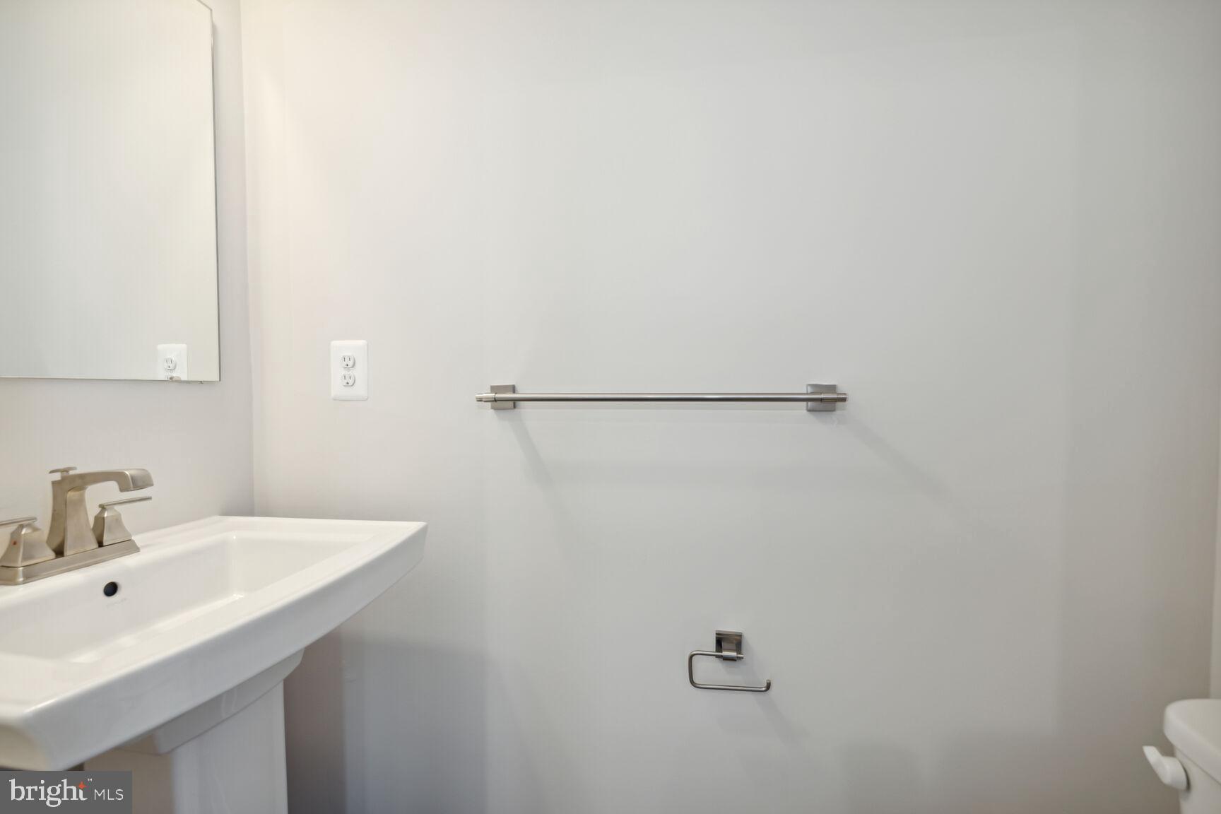 MONTGOMERY VILLAGE - Residential Lease