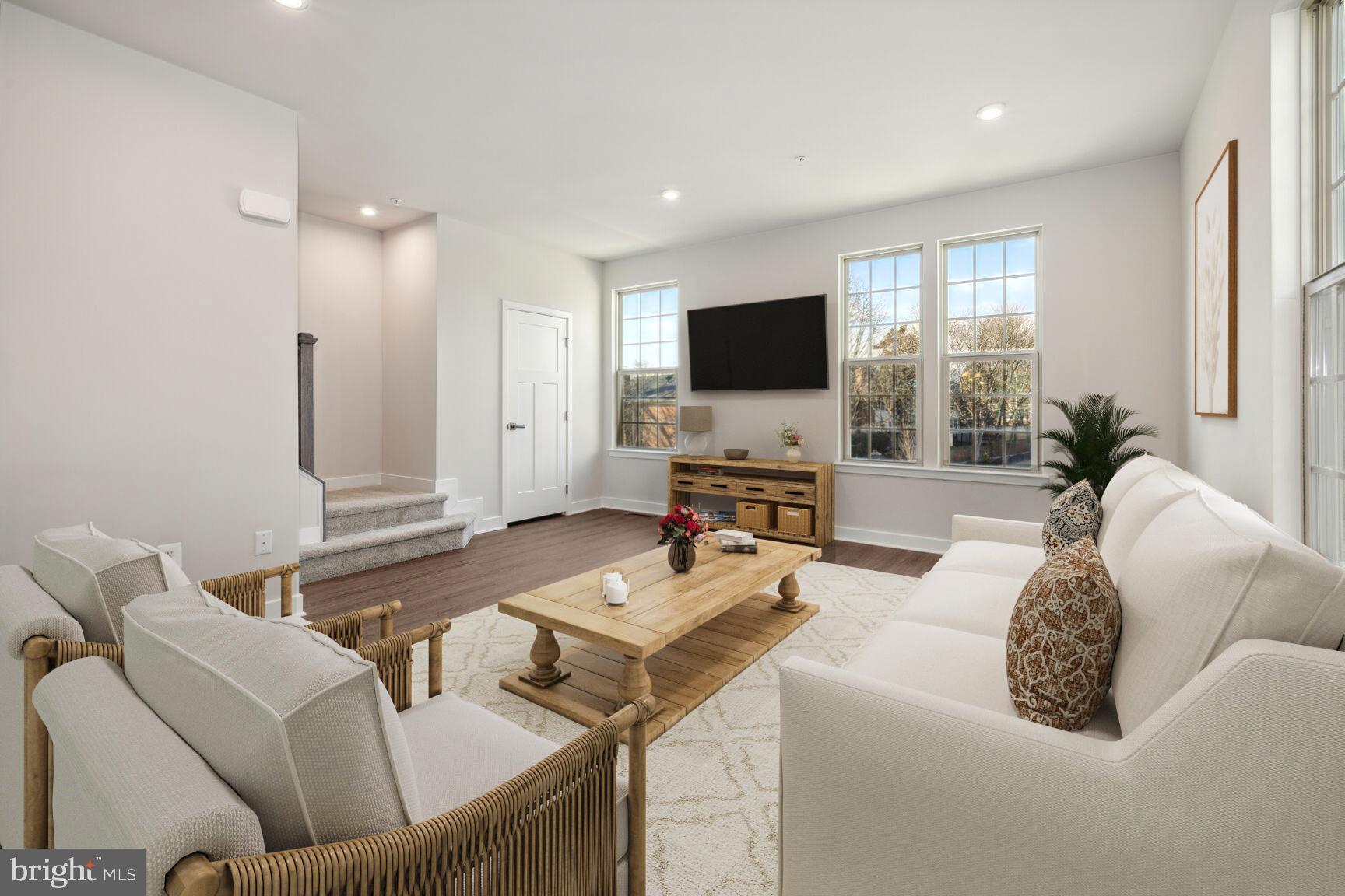 MONTGOMERY VILLAGE - Residential Lease