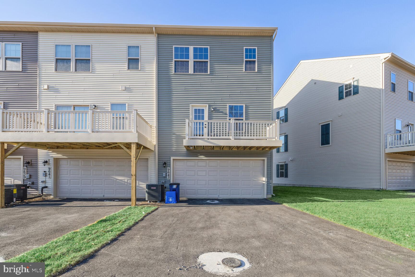 MONTGOMERY VILLAGE - Residential Lease