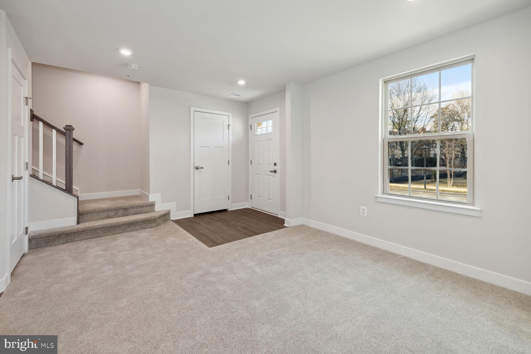 MONTGOMERY VILLAGE - Residential Lease