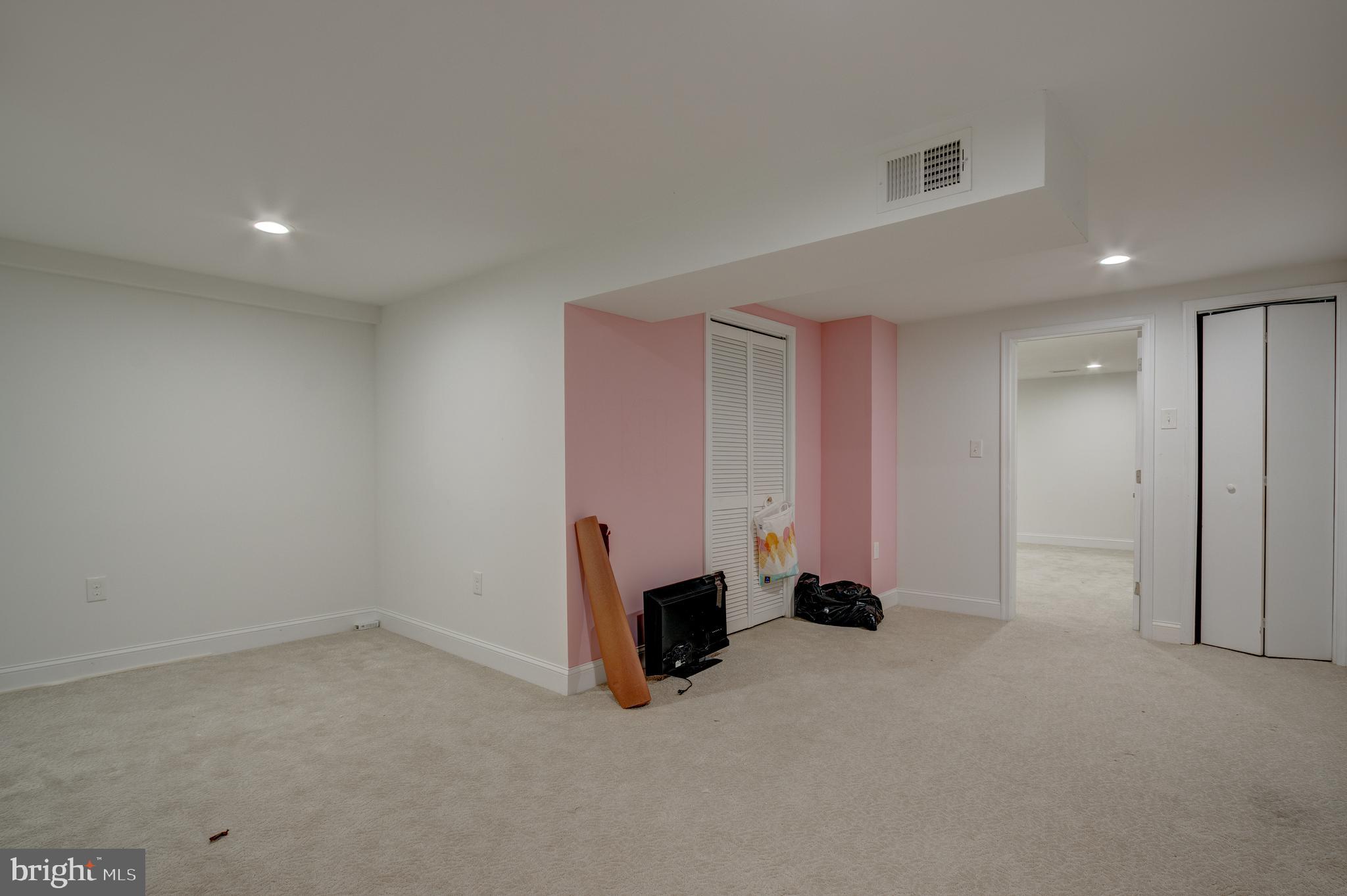 ANDREWS VILLAGE CONDOMIN - Residential