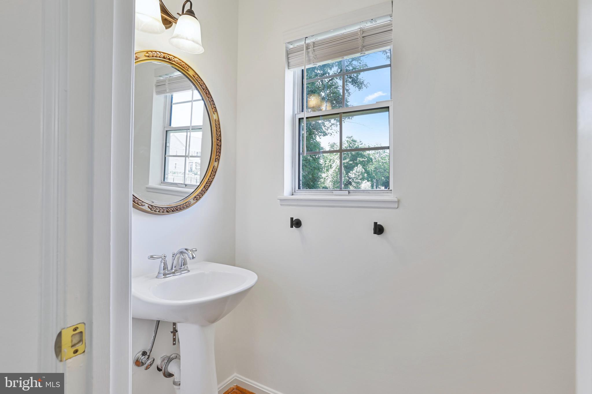 LOVETTSVILLE MANOR - Residential