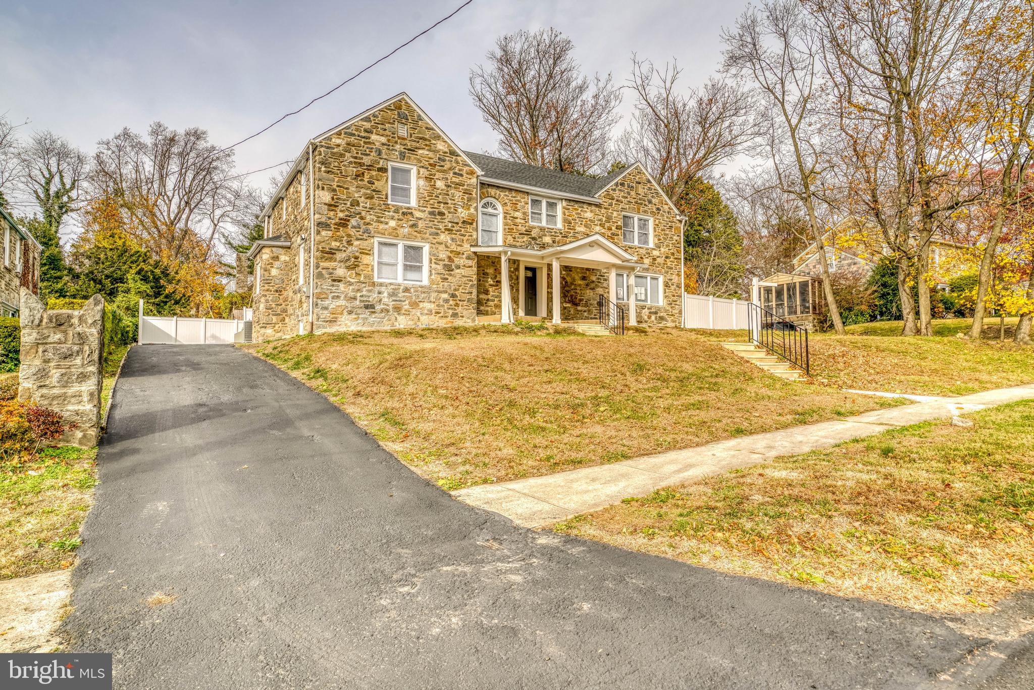 5011 WOODBINE AVENUE