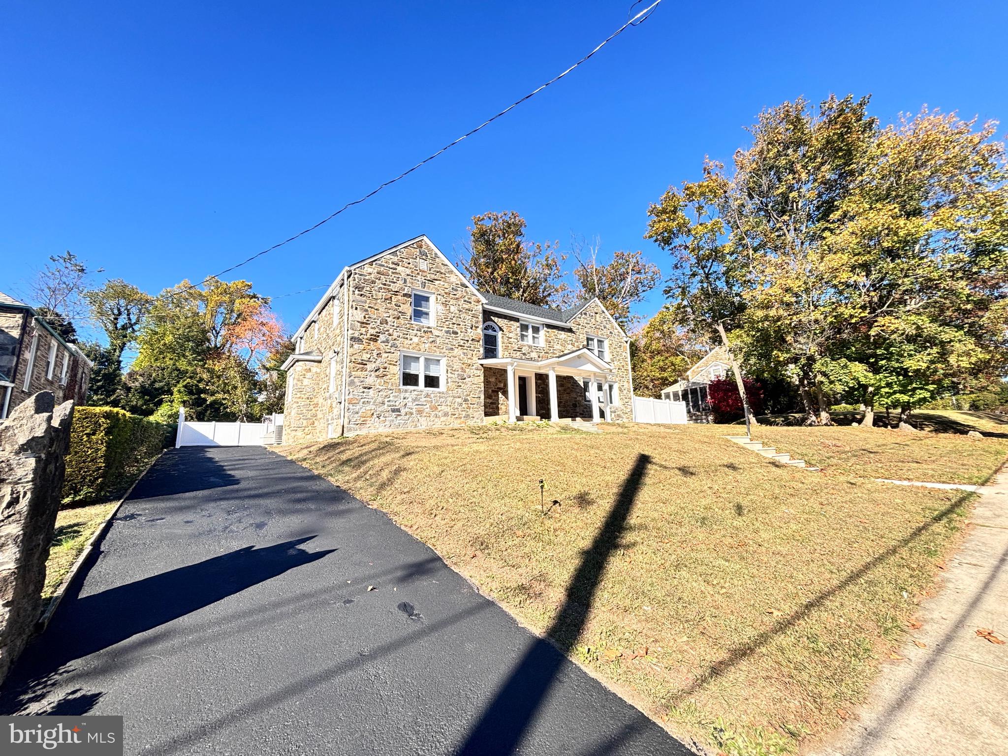 5011 WOODBINE AVENUE