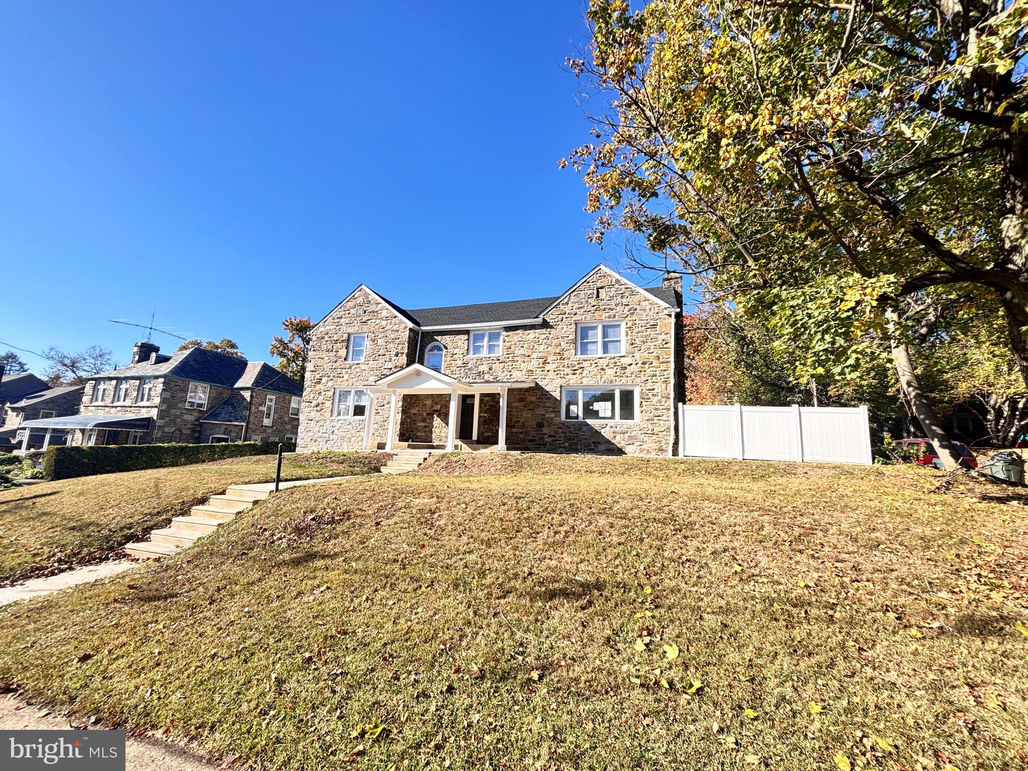 5011 WOODBINE AVENUE