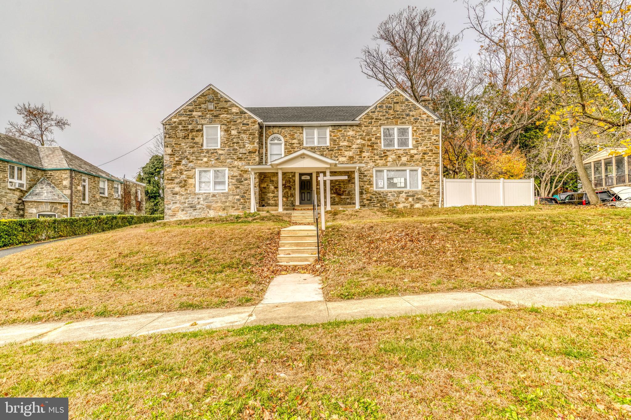 5011 WOODBINE AVENUE