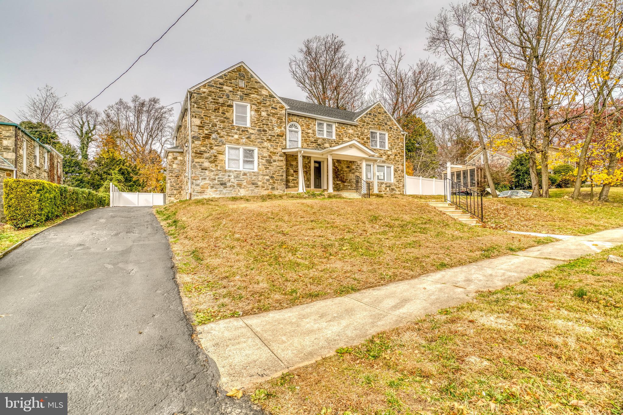 5011 WOODBINE AVENUE