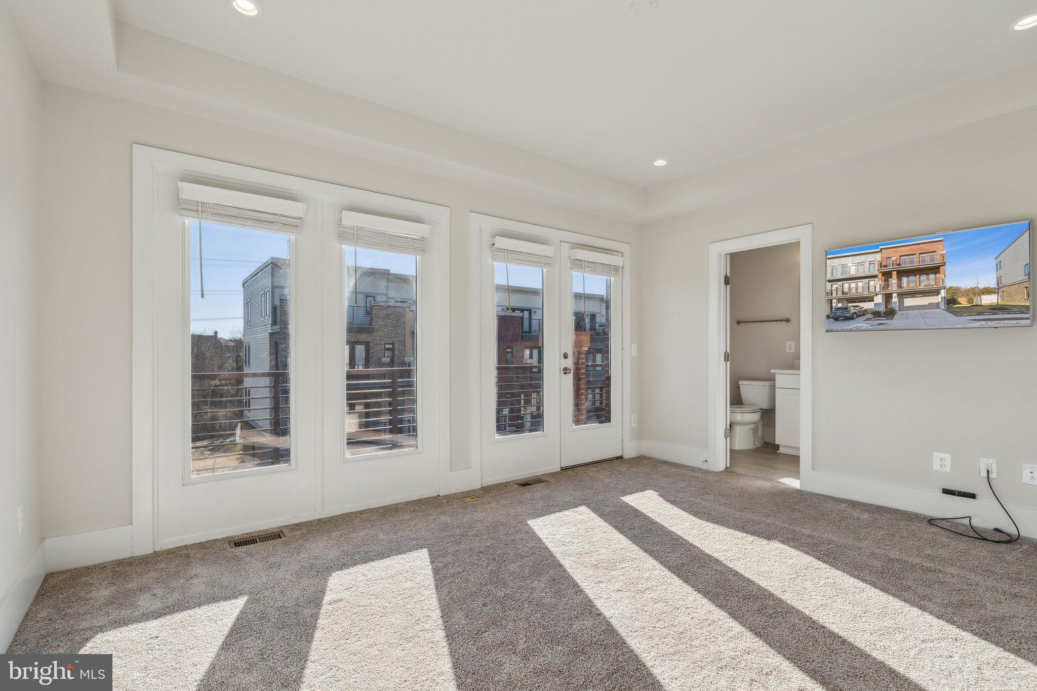 ASHBURN OVERLOOK - Residential Lease