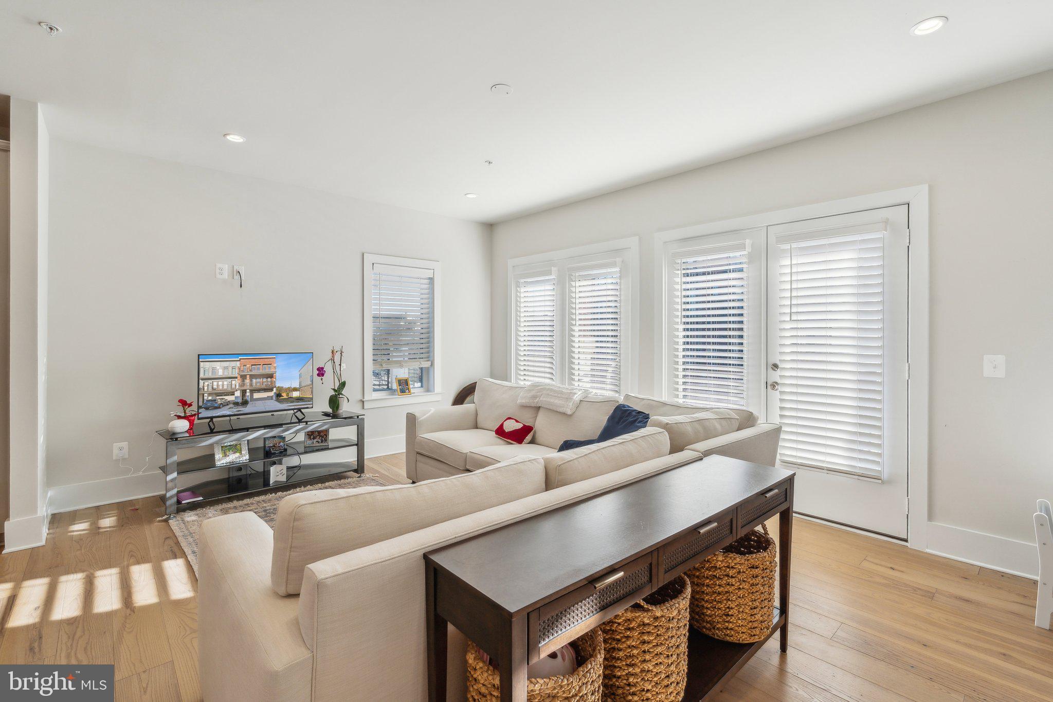 ASHBURN OVERLOOK - Residential Lease