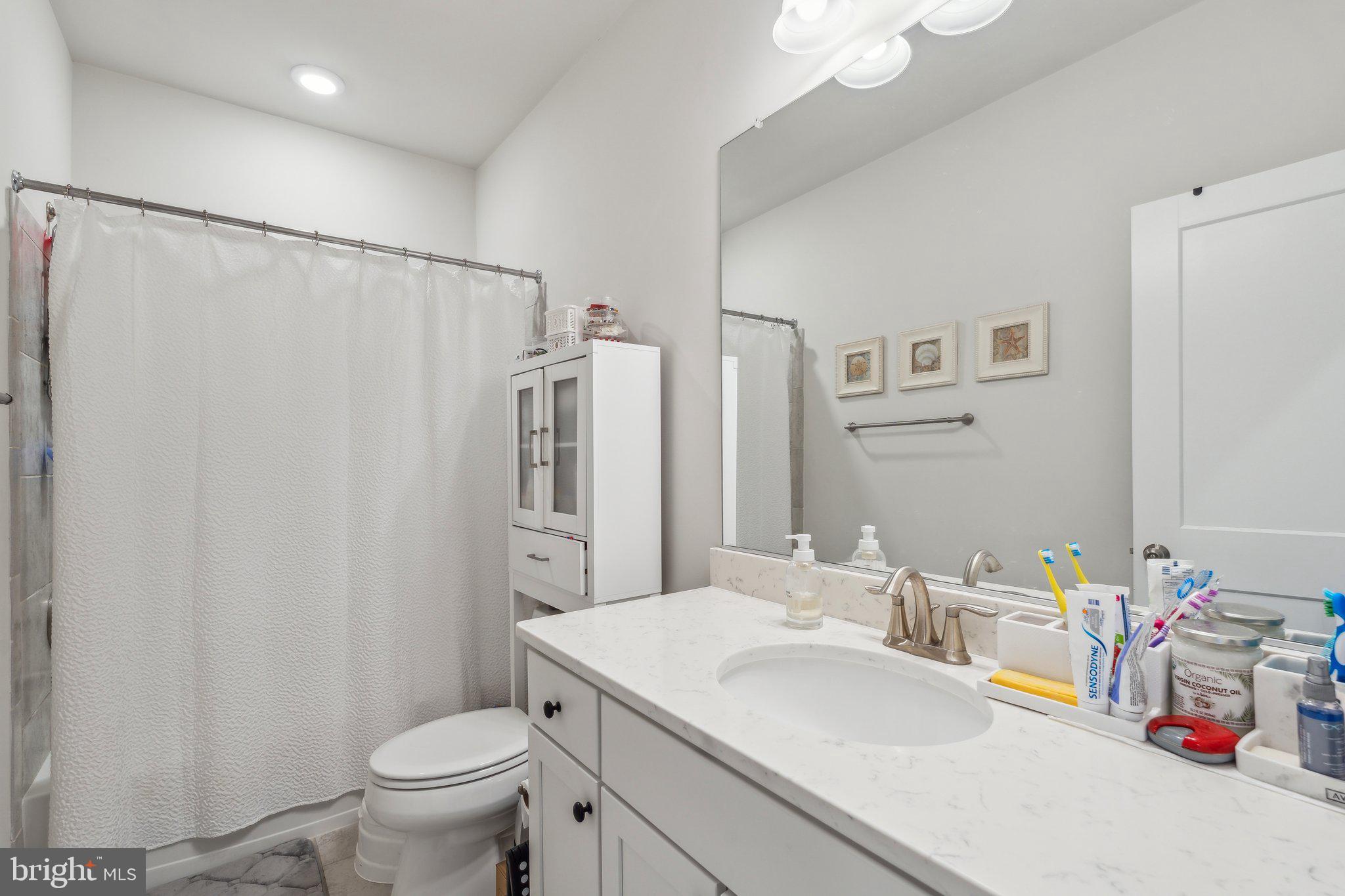 ASHBURN OVERLOOK - Residential Lease