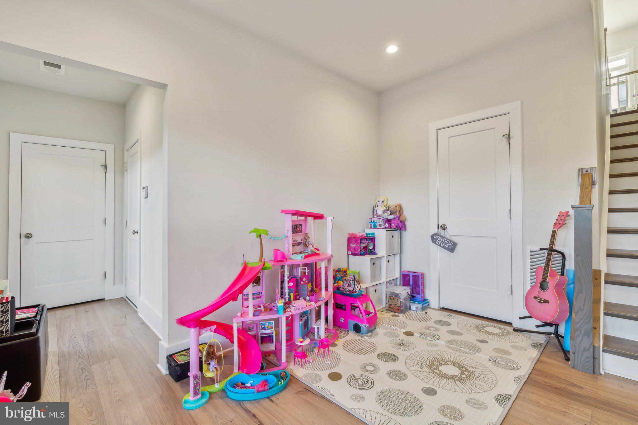 ASHBURN OVERLOOK - Residential Lease