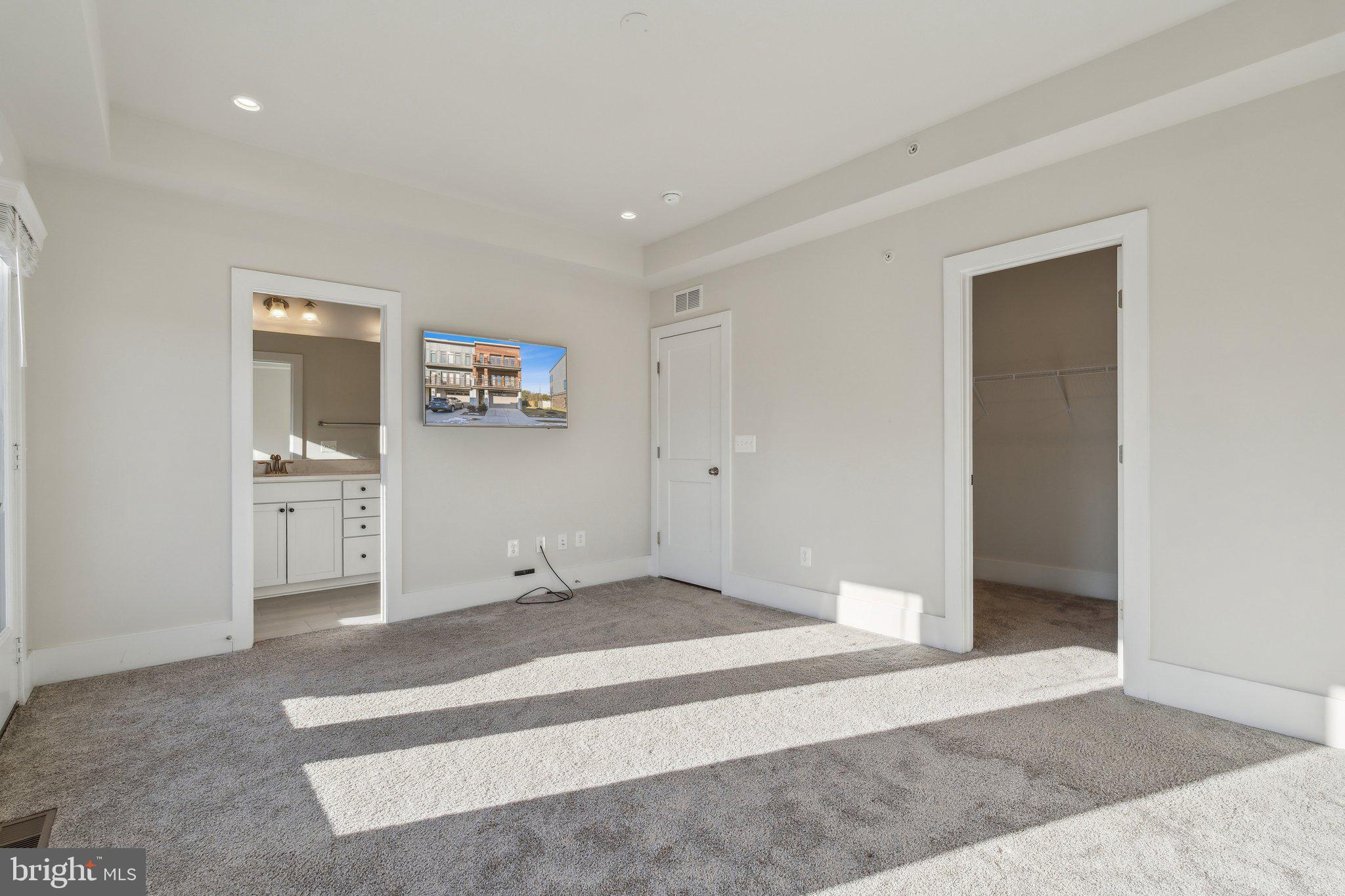 ASHBURN OVERLOOK - Residential Lease