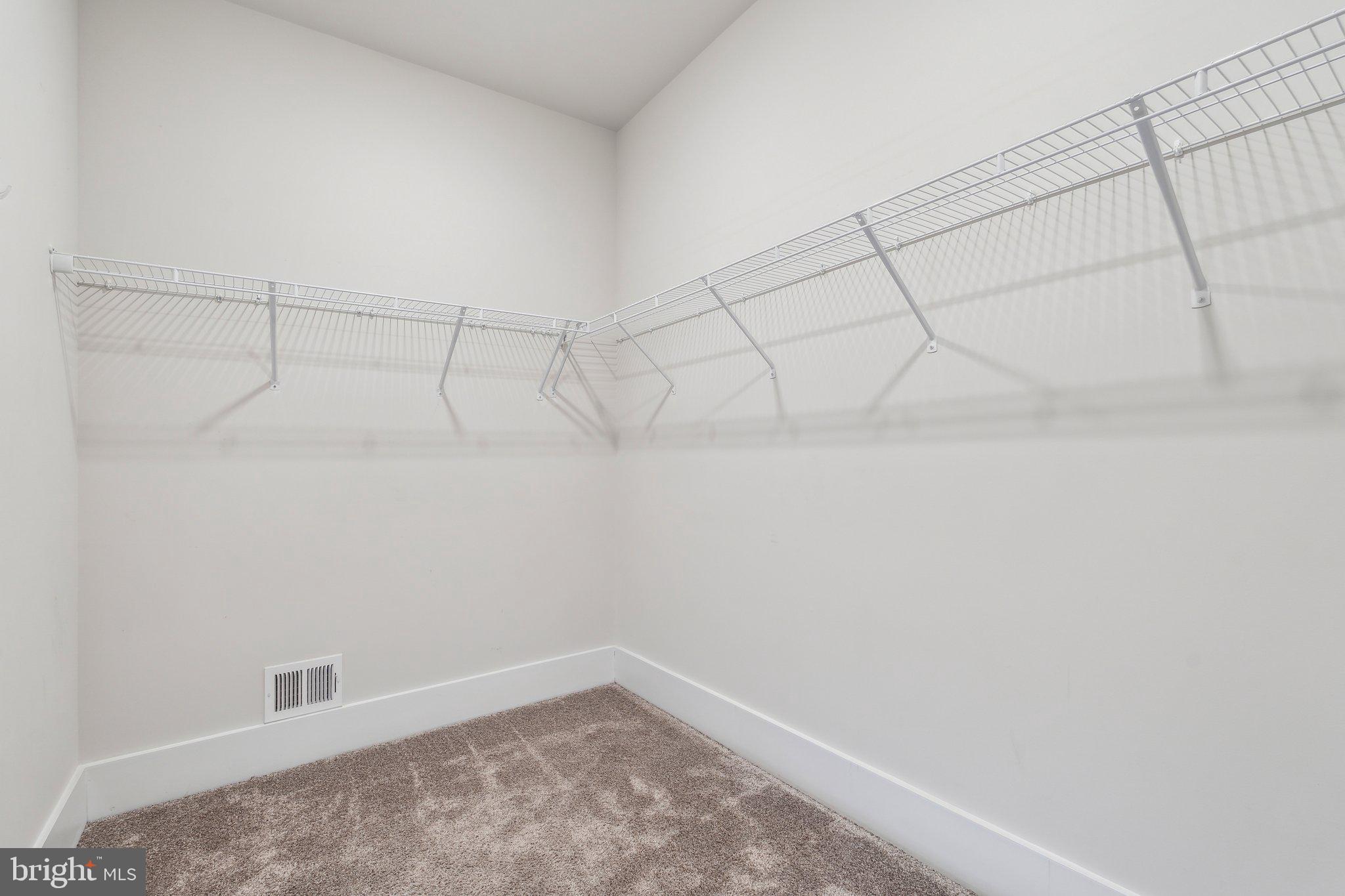 ASHBURN OVERLOOK - Residential Lease