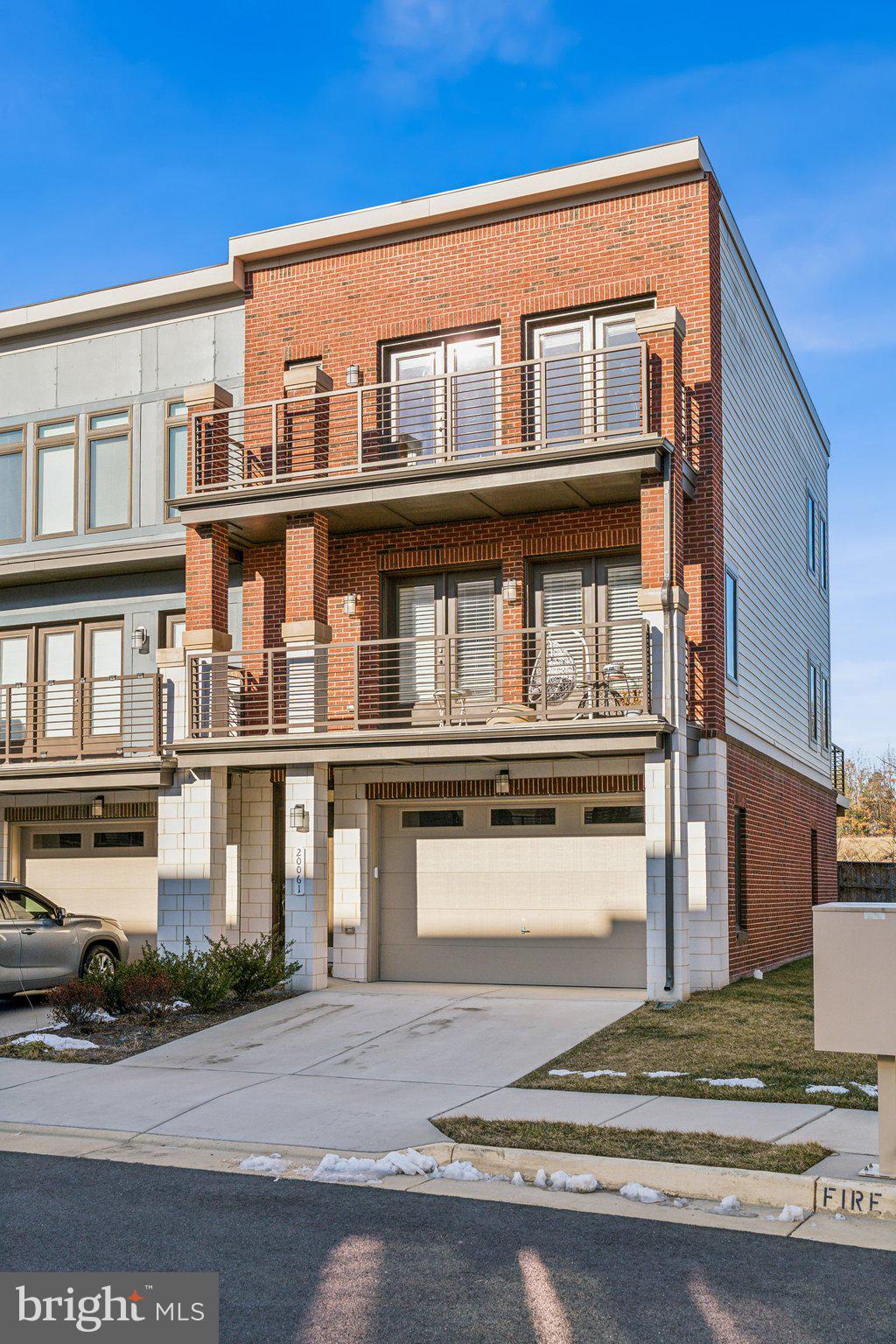 ASHBURN OVERLOOK - Residential Lease