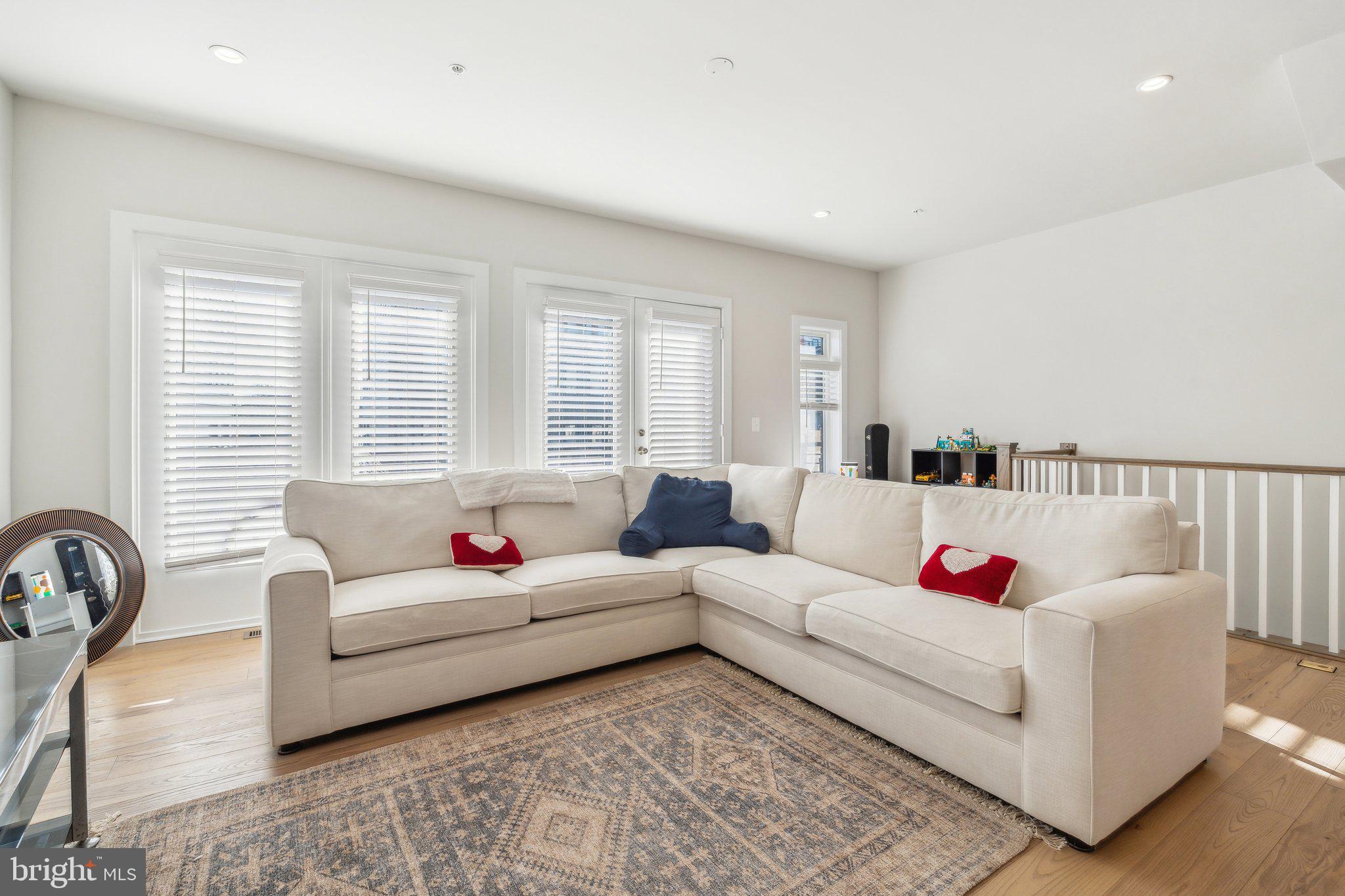 ASHBURN OVERLOOK - Residential Lease