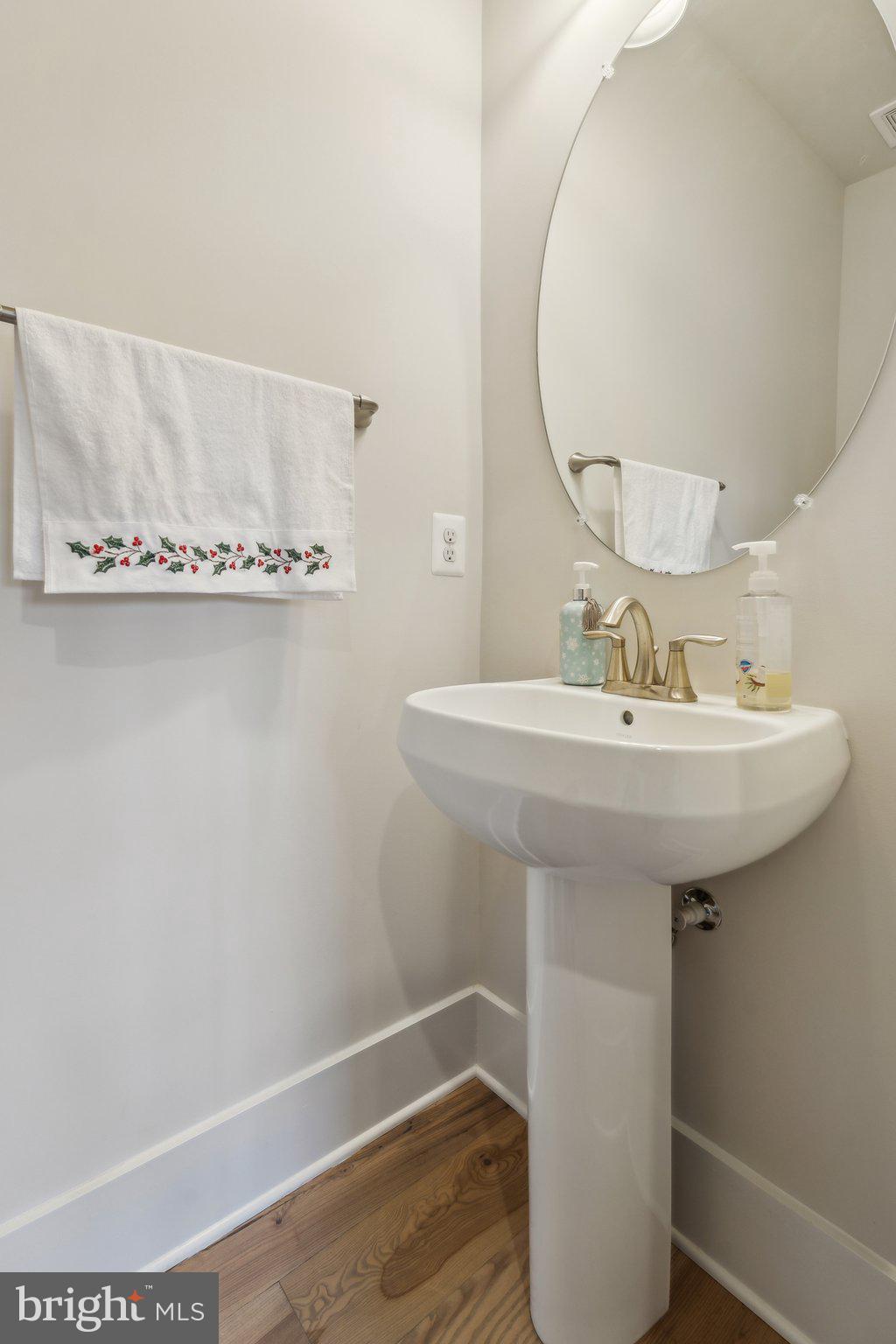 ASHBURN OVERLOOK - Residential Lease