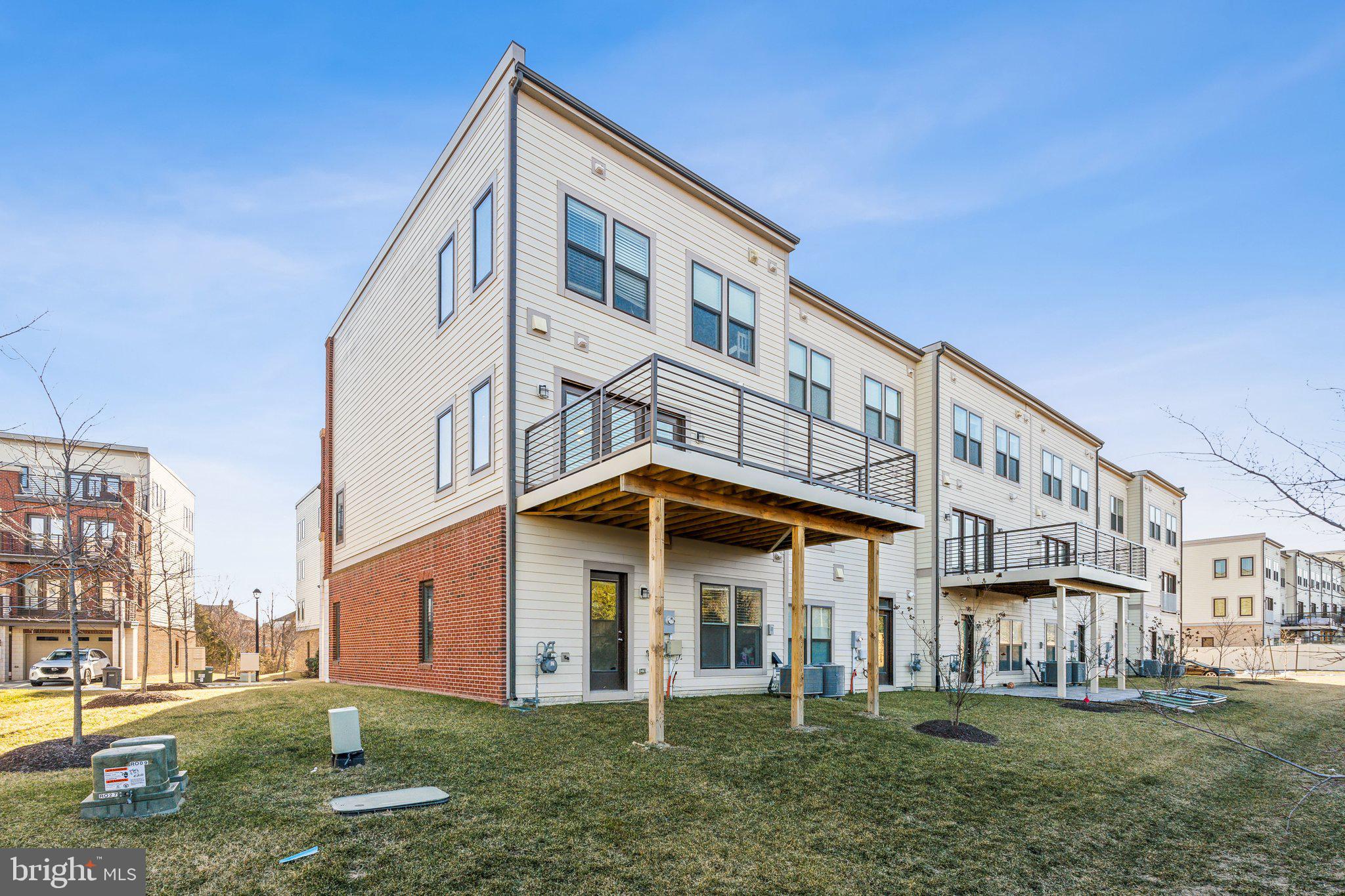 ASHBURN OVERLOOK - Residential Lease