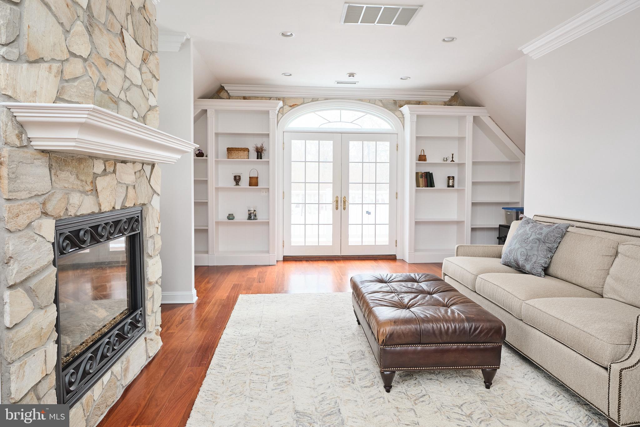 WHITE GATE - Residential