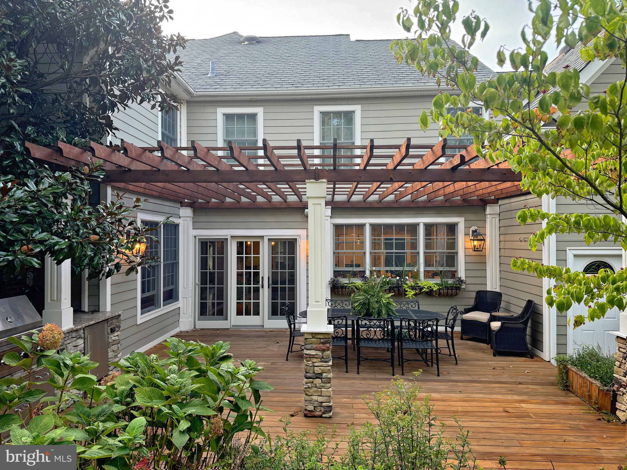 WHITE GATE - Residential