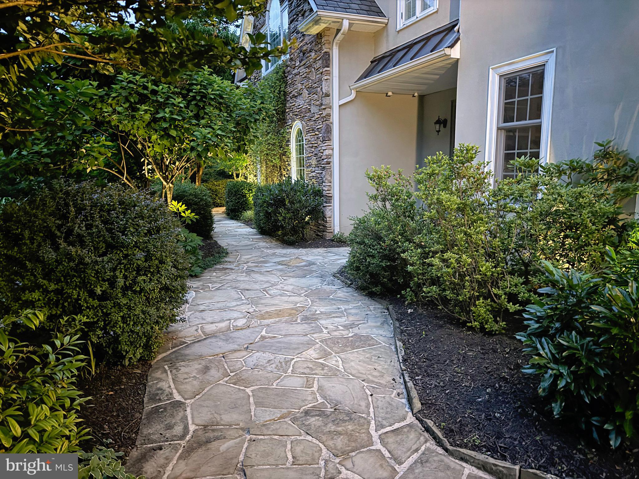 WHITE GATE - Residential