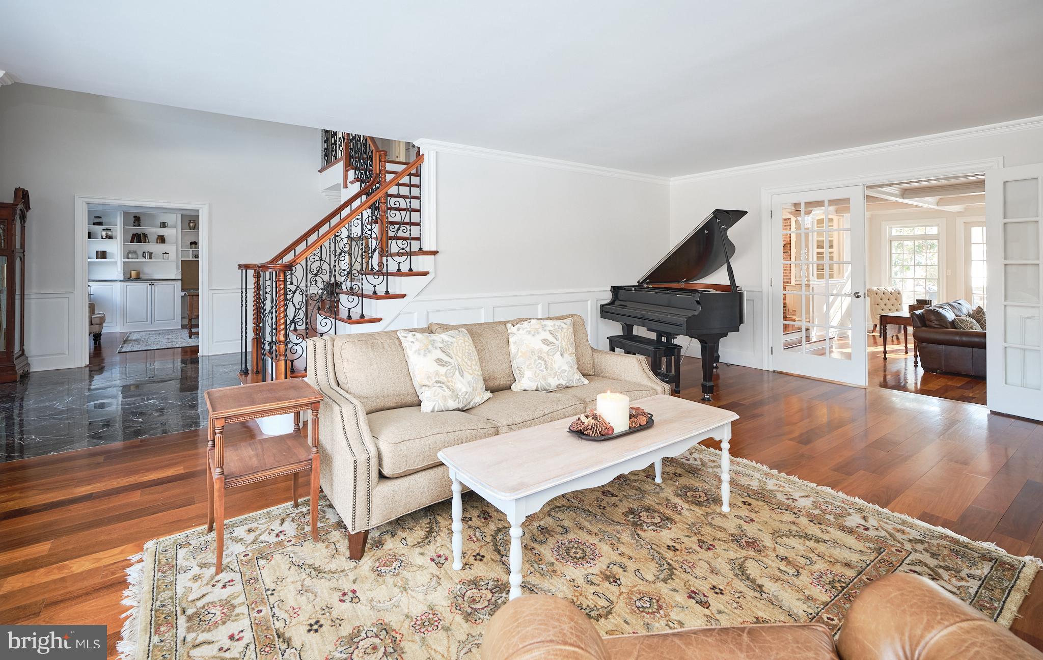 WHITE GATE - Residential