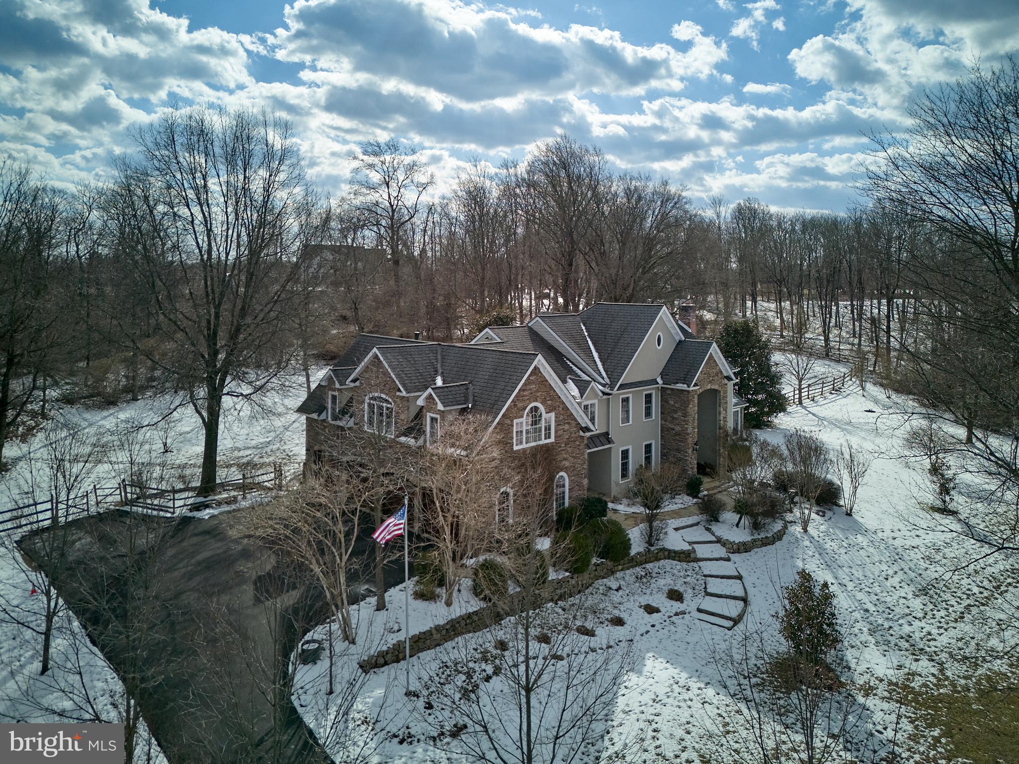 WHITE GATE - Residential