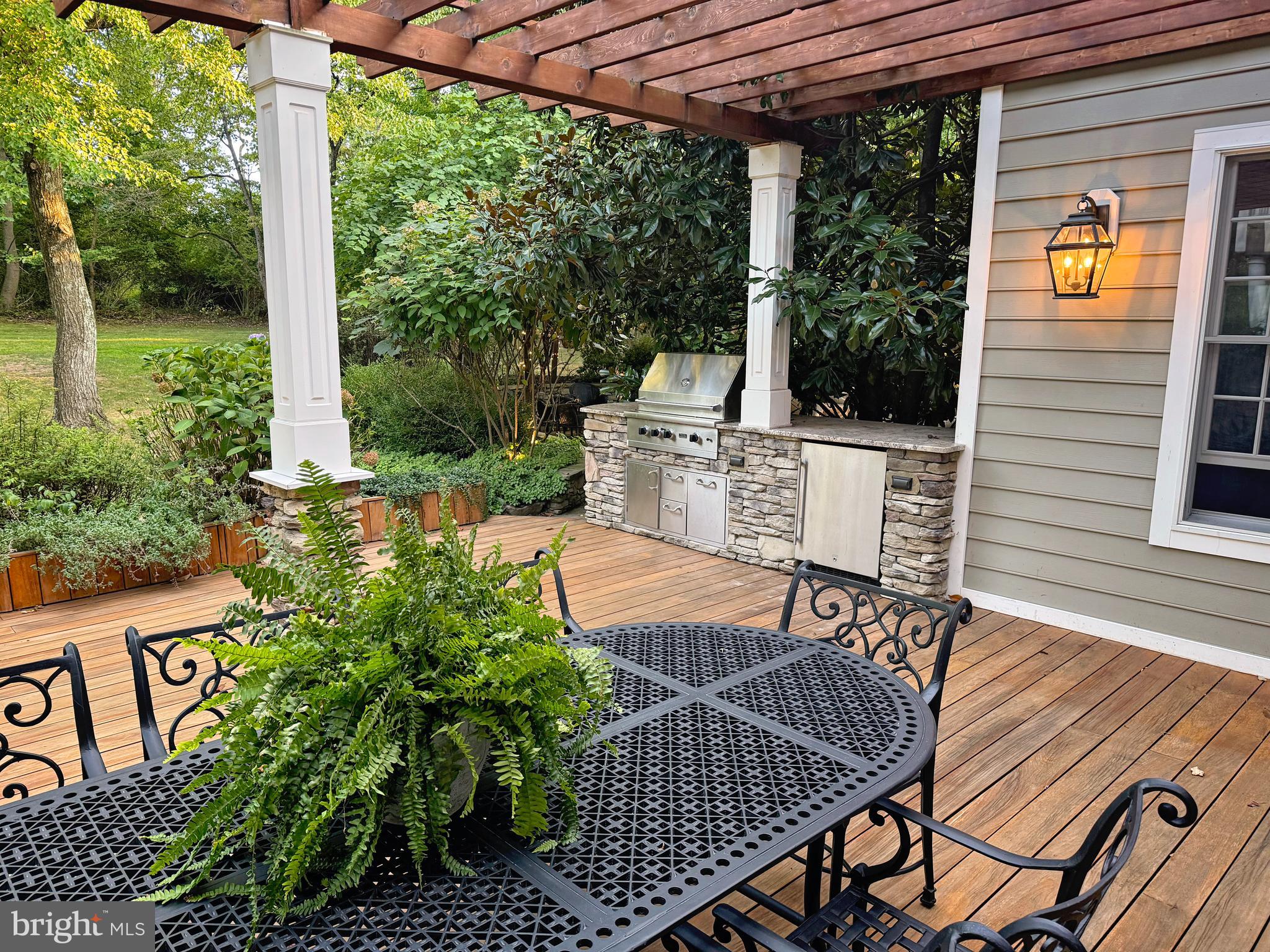 WHITE GATE - Residential