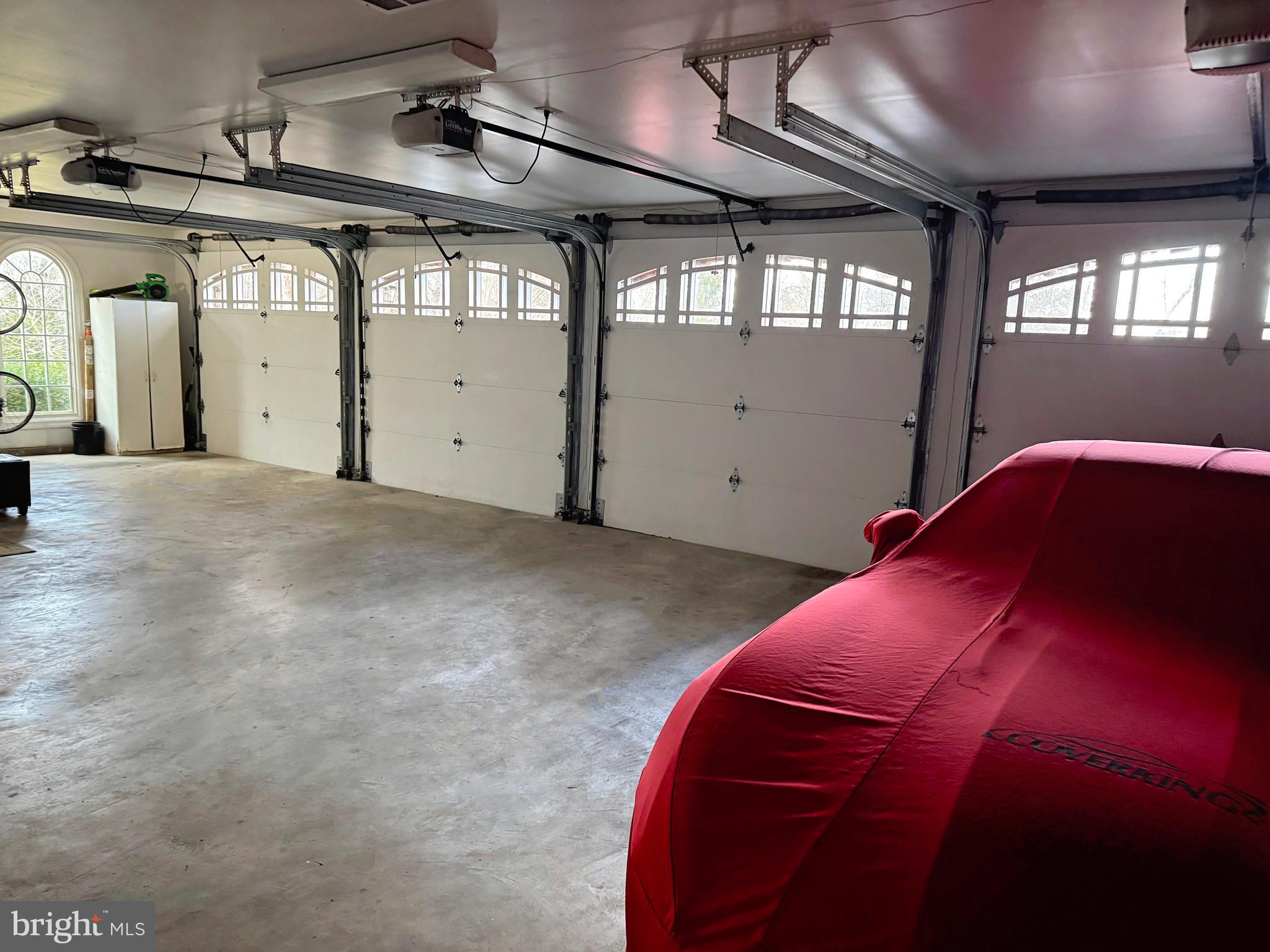 WHITE GATE - Residential