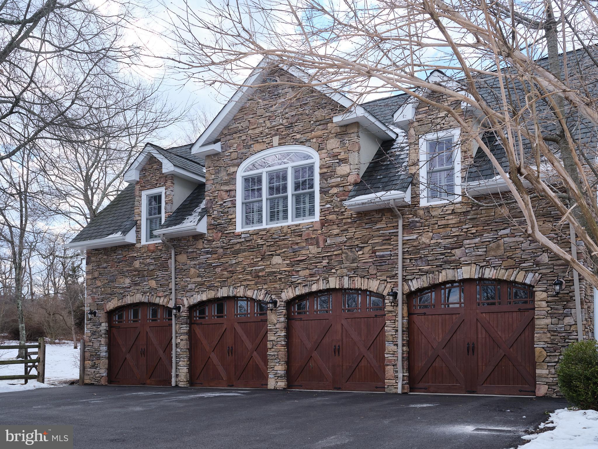 WHITE GATE - Residential