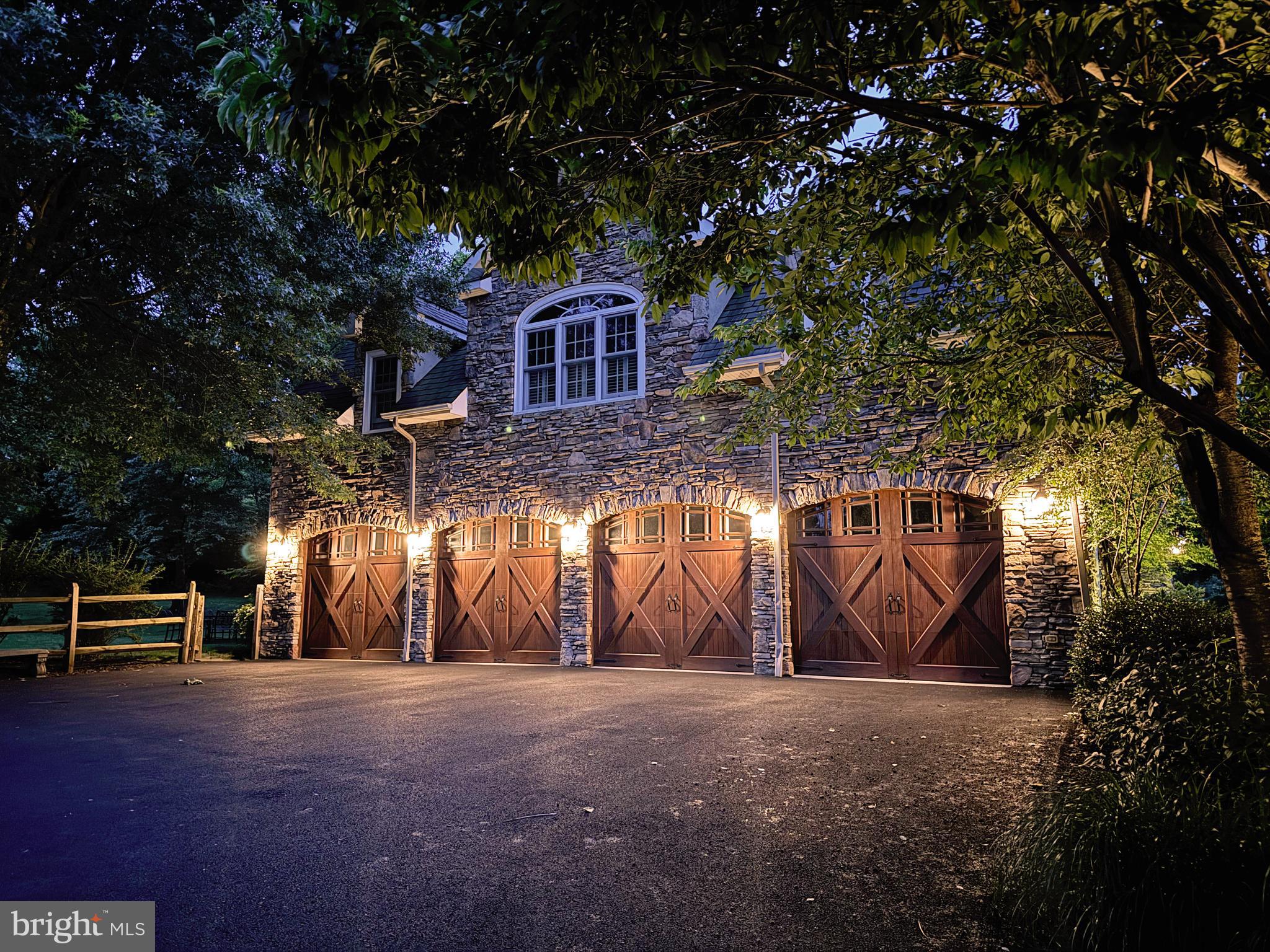 WHITE GATE - Residential