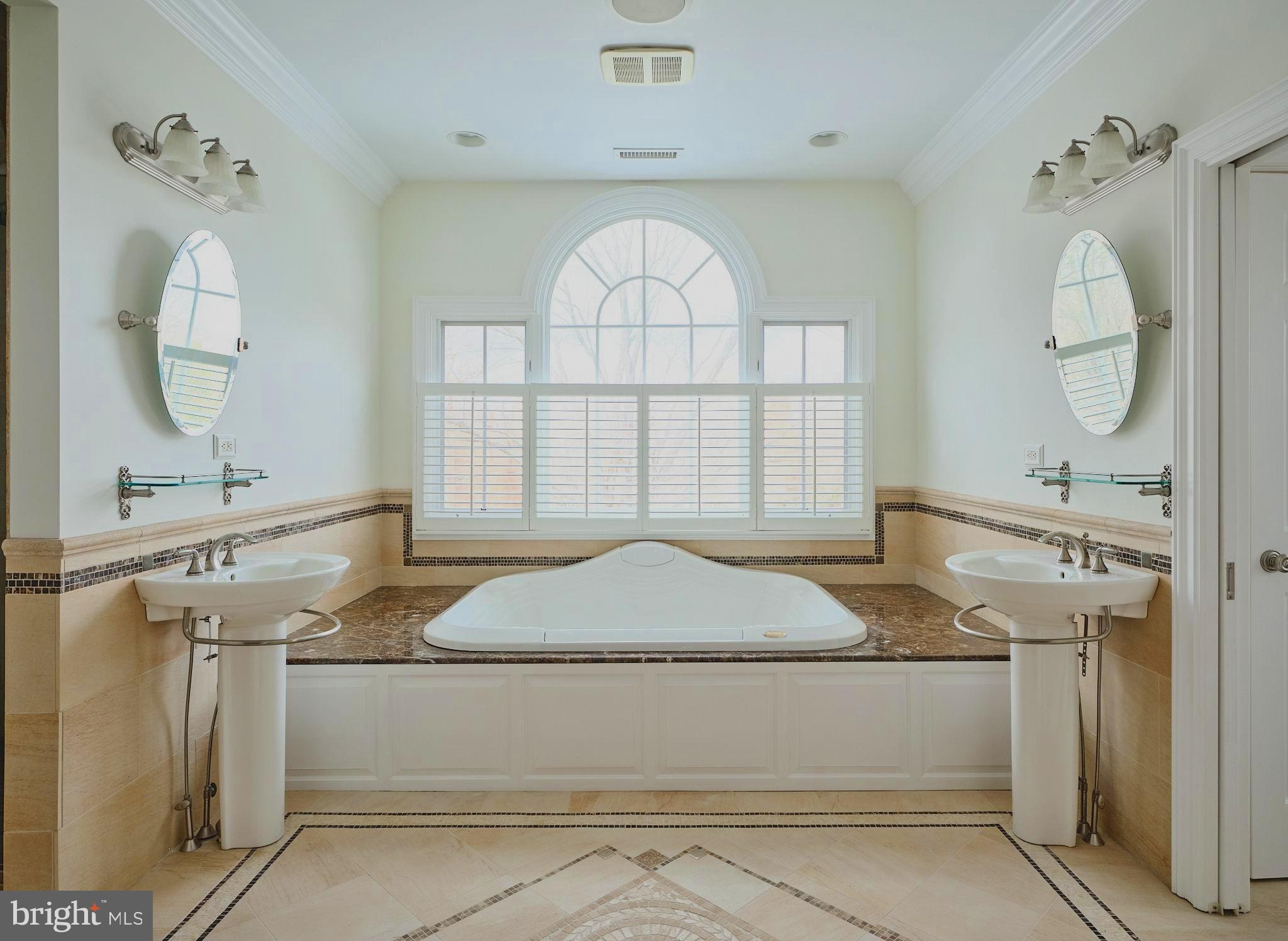 WHITE GATE - Residential