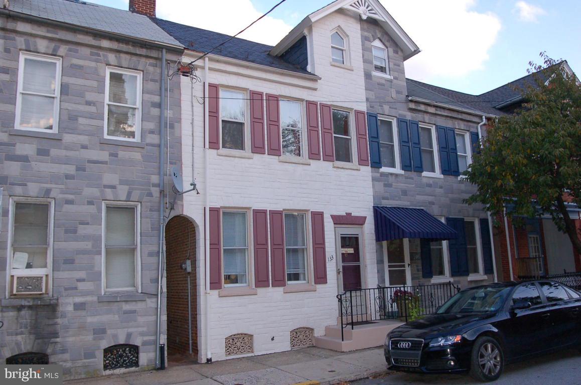 CHESTNUT HILL - Residential