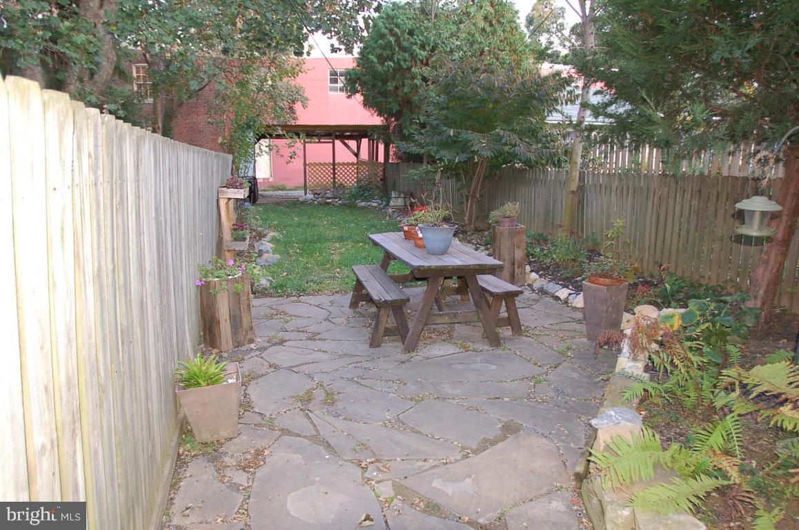 CHESTNUT HILL - Residential