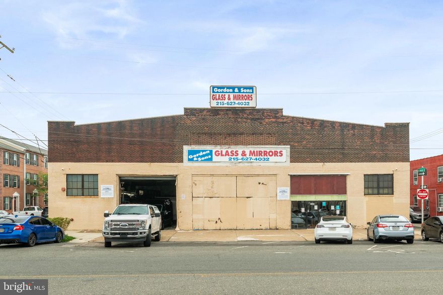 Spacious warehouse in 19125. Currently home to a Gordon and Sons Glass and Mirrors, this 10,448 sqft warehouse is zoned CMX2 and it sits in a prime location. Surrounded by new construction, this property can be redeveloped, leased to a new tenant or used by an owner occupant. Contact for more details!