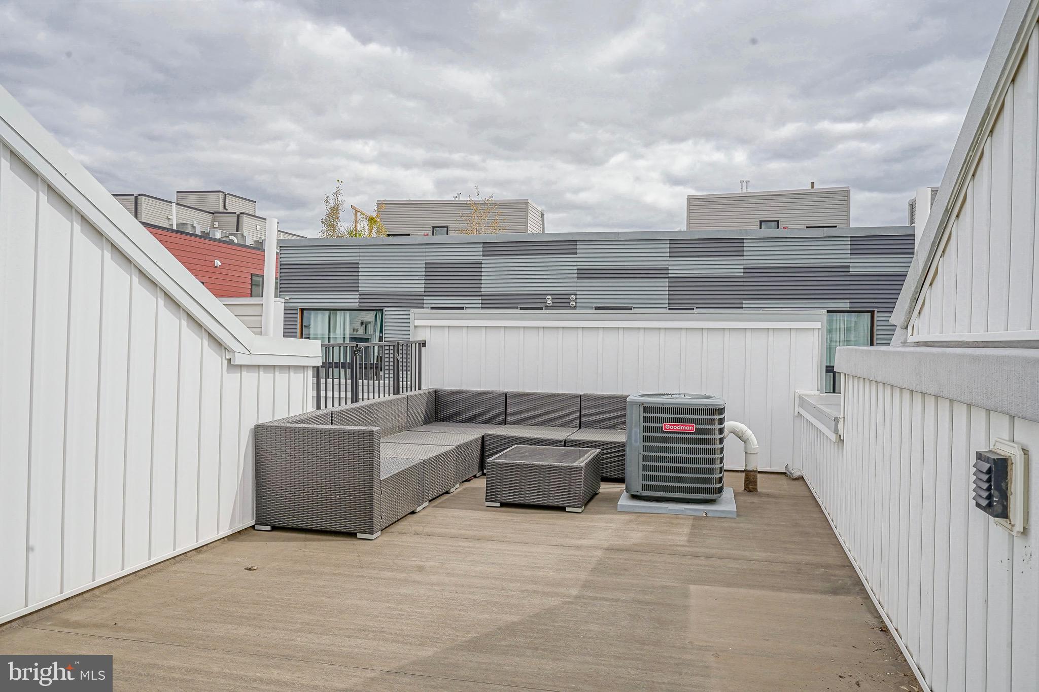 EAST KENSINGTON - Residential