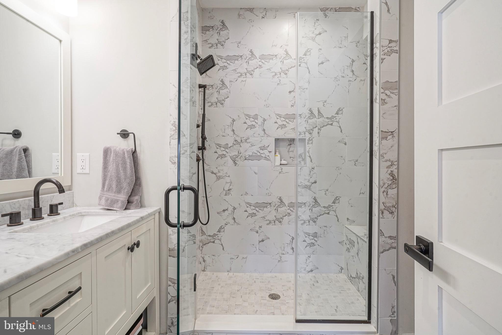 EAST KENSINGTON - Residential