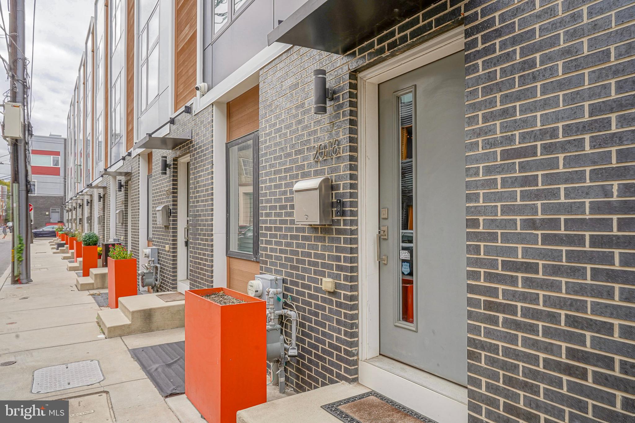 EAST KENSINGTON - Residential