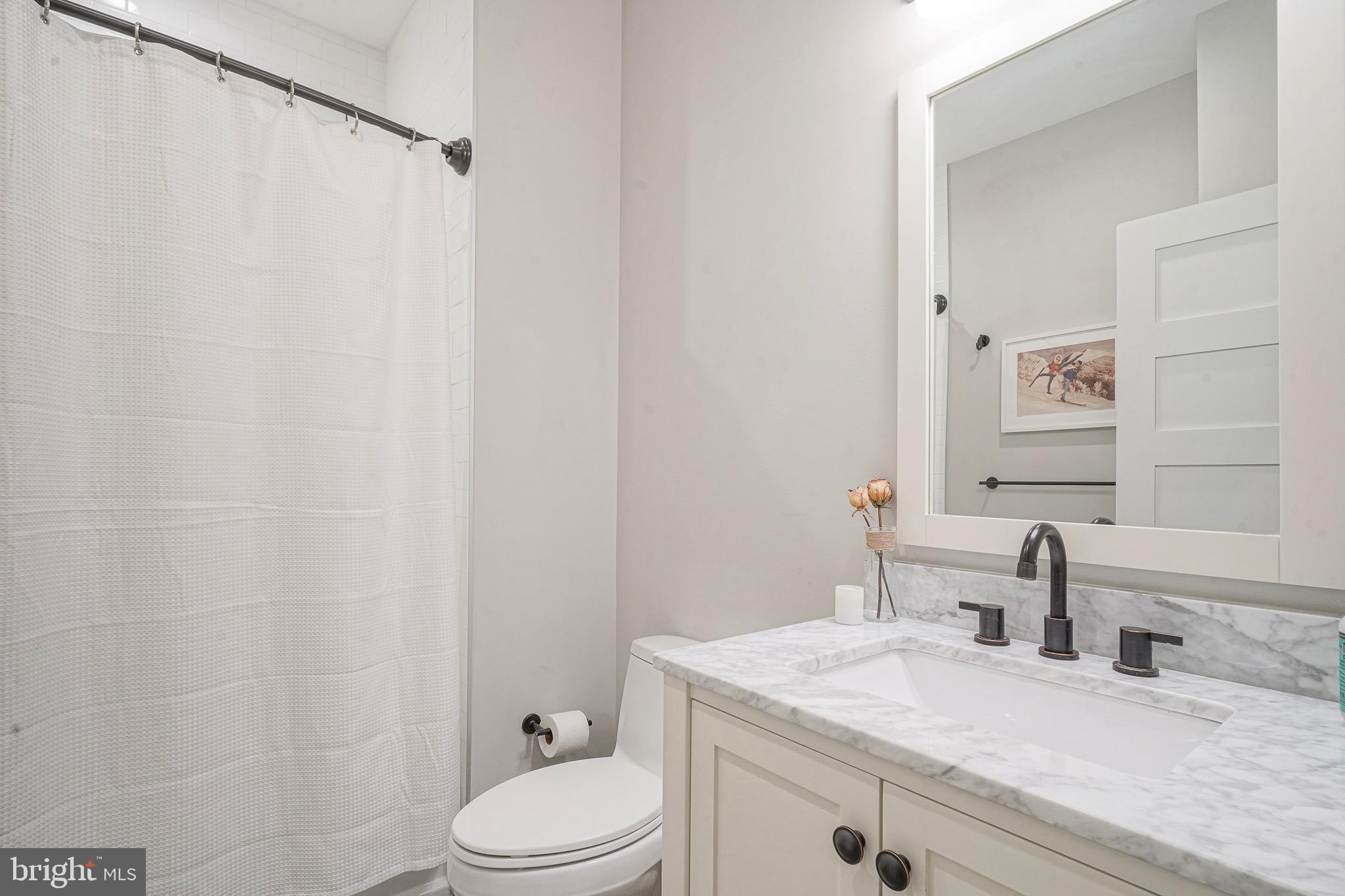 EAST KENSINGTON - Residential