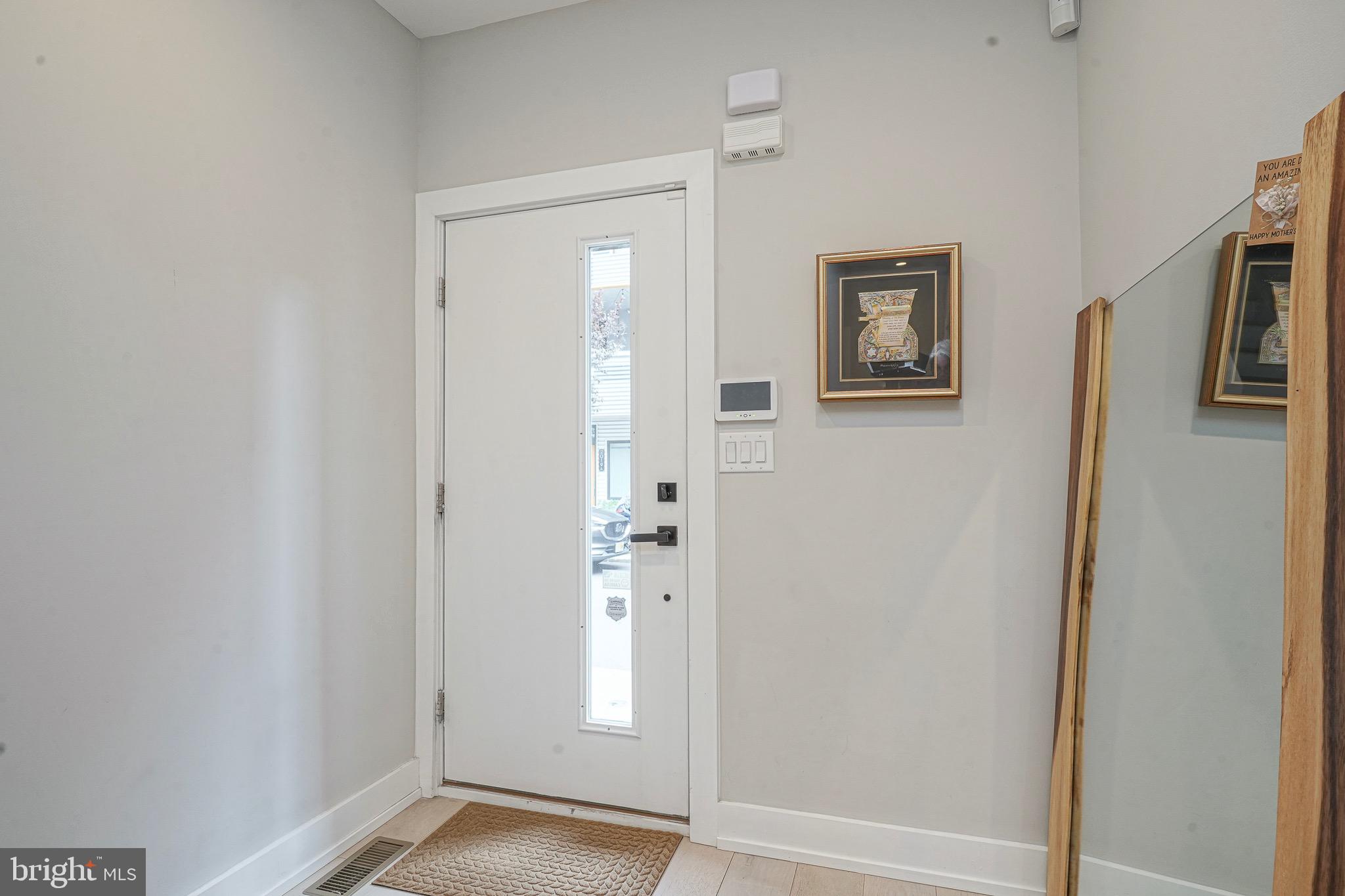 EAST KENSINGTON - Residential