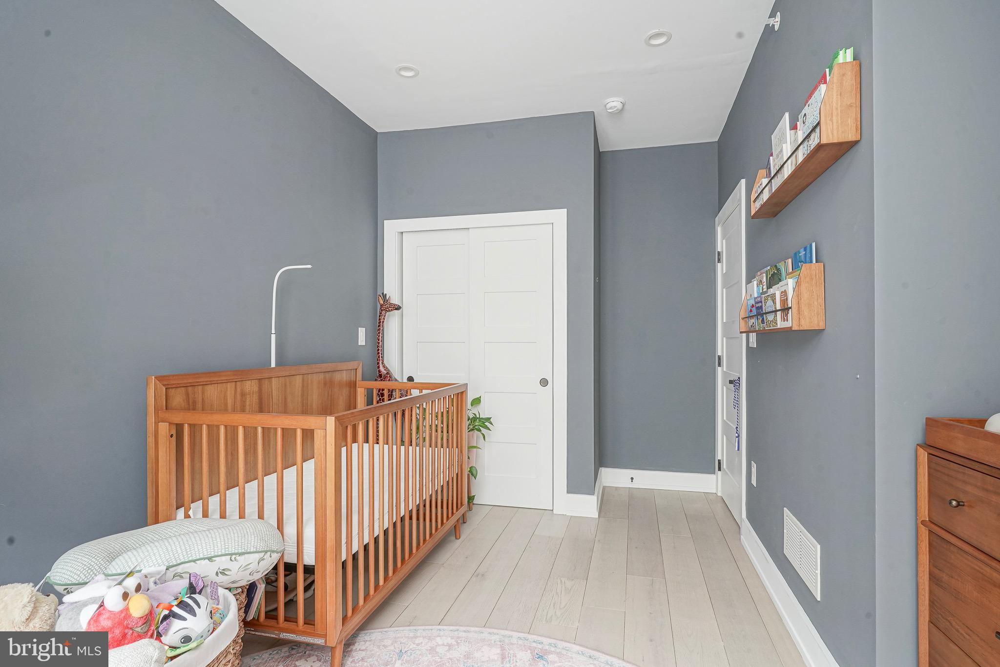 EAST KENSINGTON - Residential