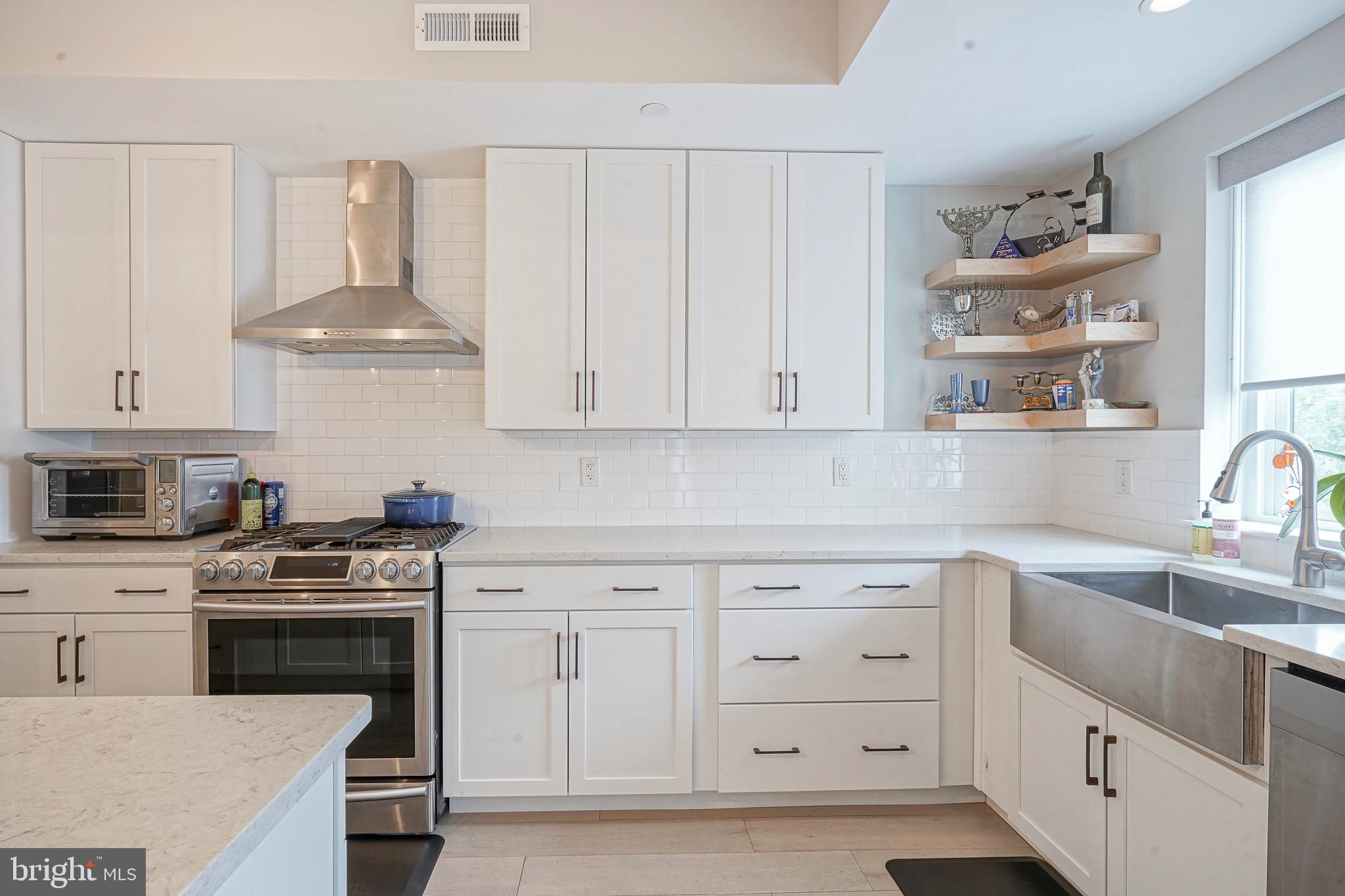 EAST KENSINGTON - Residential