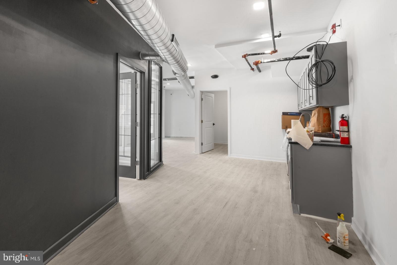 PASSYUNK SQUARE - Commercial Lease