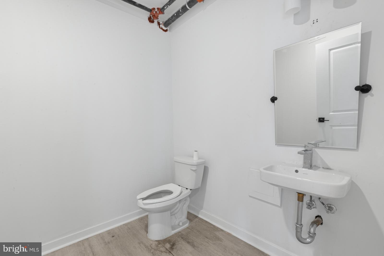 PASSYUNK SQUARE - Commercial Lease