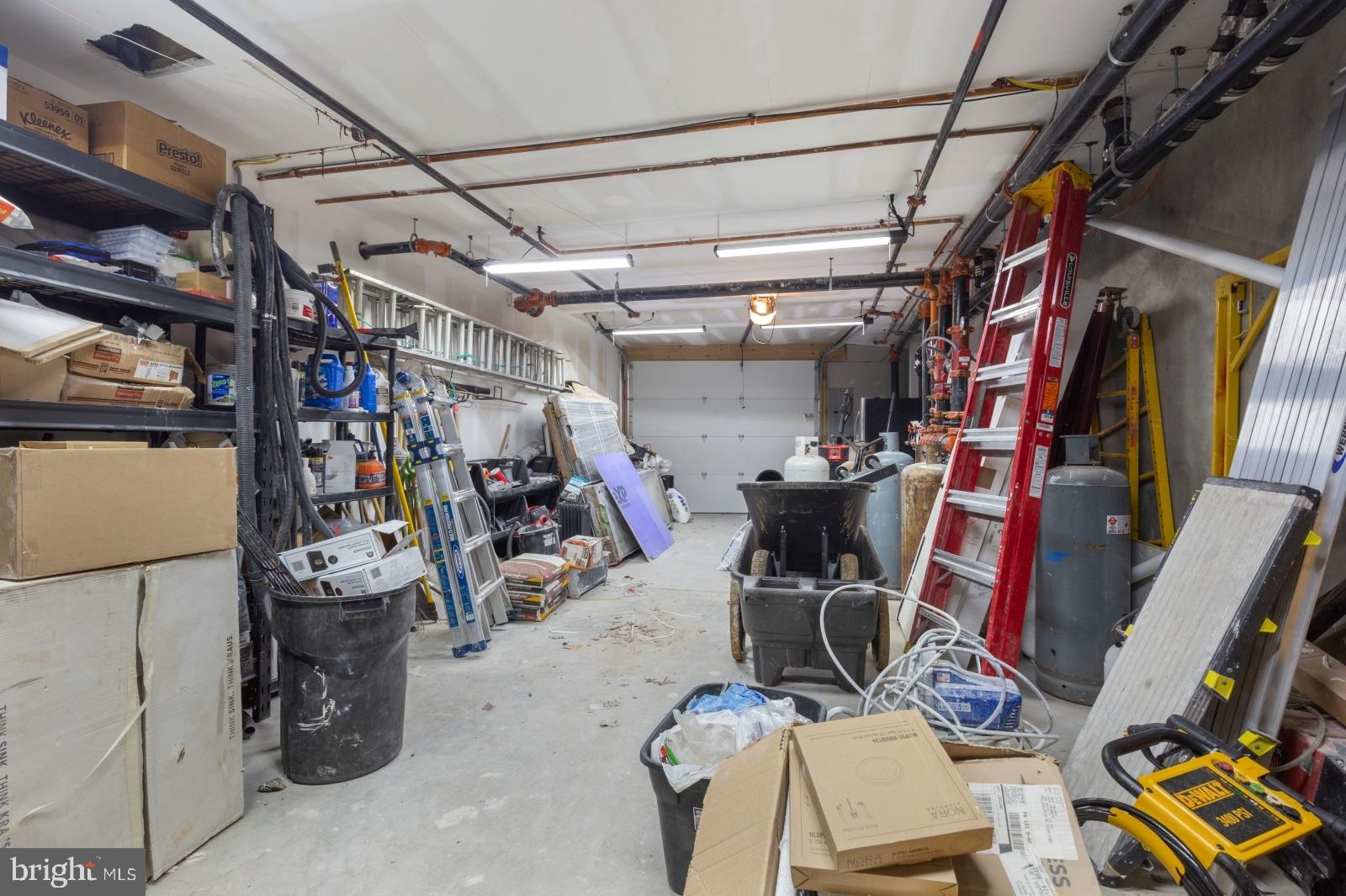 PASSYUNK SQUARE - Commercial Lease